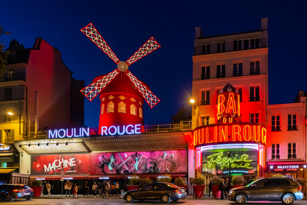 Moulin Rouge Cabaret Show with Drop-off Service and Dinner